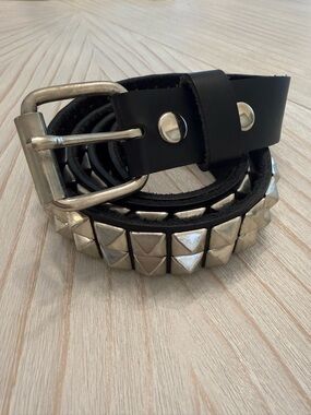 Black Genuine Leather Silver Pyramid Stud Belt Size L Made in USA Punk Goth